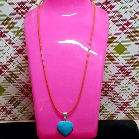 NWOT Fashion Necklace Blue Turquoise Patterned Heart Pendant Jewelry #30 - Picture 7 of 7